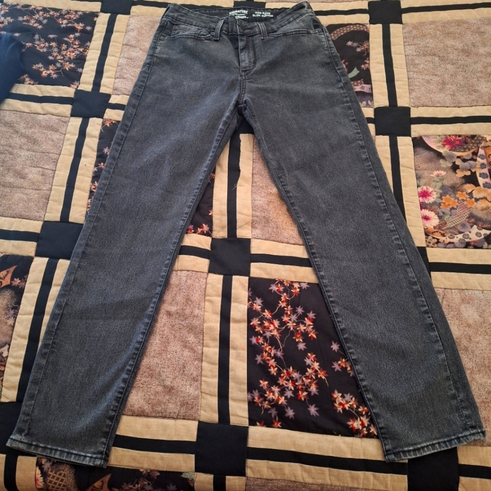 Levi's Black Midrise "Slim Cuffed"  Straight Leg Jeans Size 8/29